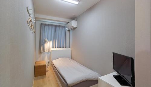 Renewal Economy Single Room with Shared Bathroom - Non-Smoking