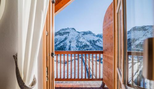 Triple Room with Mountain View