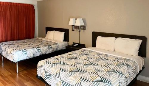 Queen Room with Two Queen Beds - Smoking