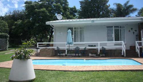 Queen Room with Garden and Pool View