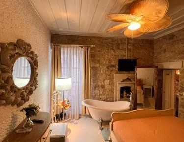 Honeymoon Suite