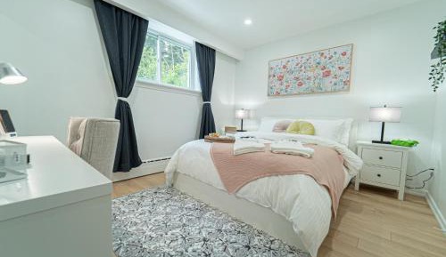 Queen Room with Shared Bathroom