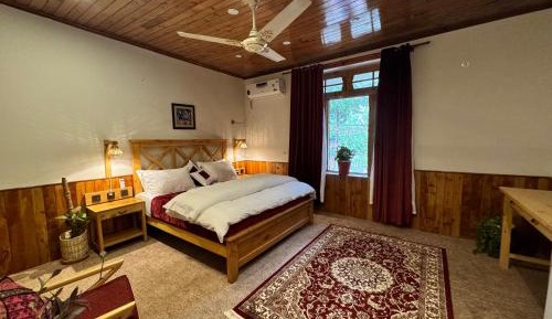 Deluxe Double Room (2 Adults + 1 Child)