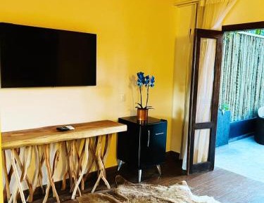 Bungalow with Garden View