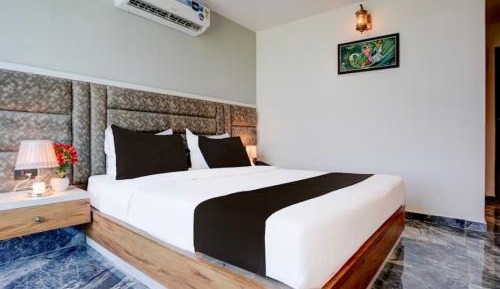 Deluxe Queen Room