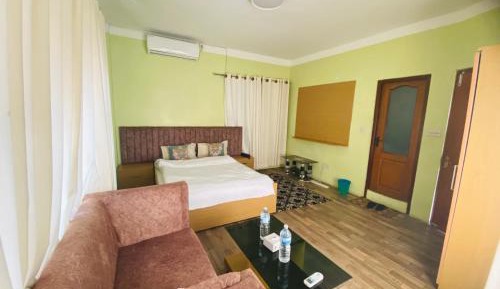 Deluxe Family Room