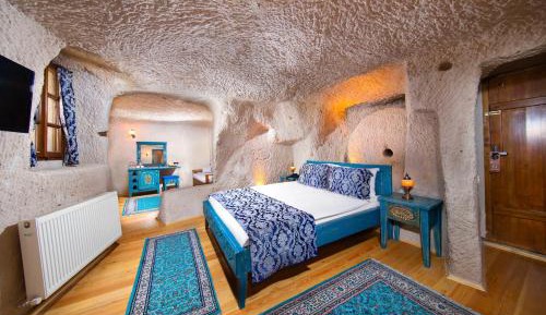 Queen Suite with Spa Bath