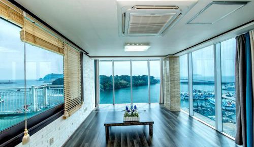 Family Room with Sea View