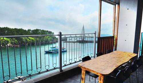 Two-Bedroom Deluxe Apartment with Balcony