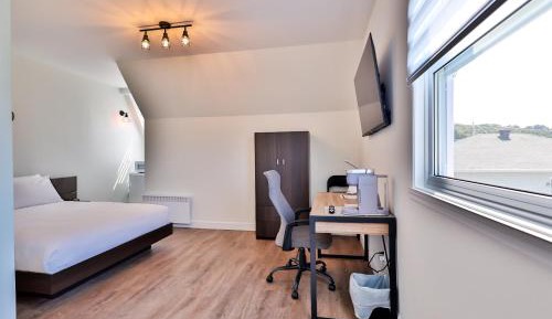 Deluxe Double Room with Side Sea View