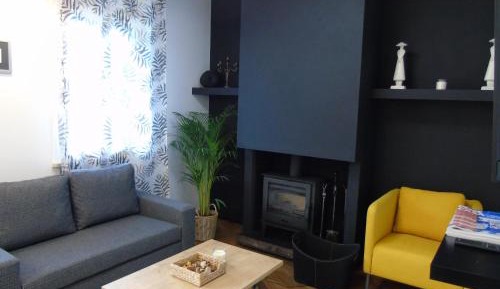 Two-Bedroom Apartment with Mountain View