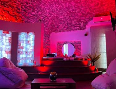 Queen Suite with Spa Bath