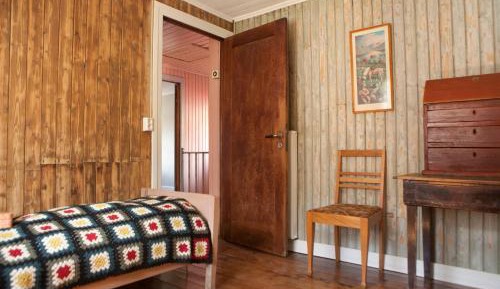 Twin Room with Shared Bathroom