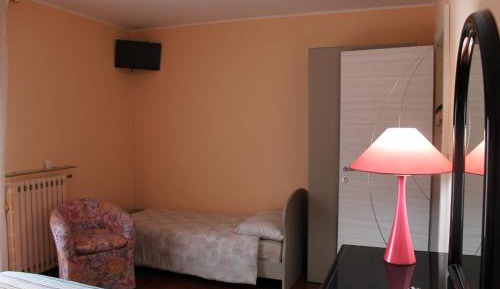 Deluxe Room (2 Adults + 1 Child)