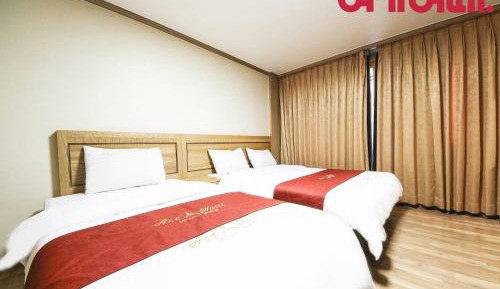 Double or Twin Room with Mountain View