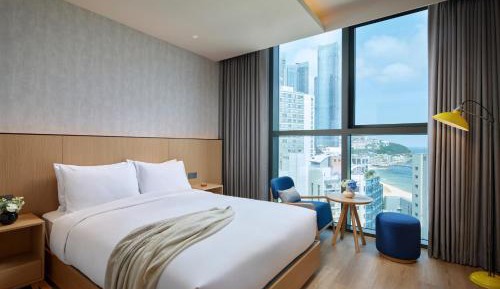 Superior Queen Town Ocean View (10F - 19F)