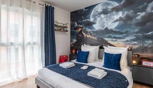 Two-Bedroom Deluxe Apartment with Balcony