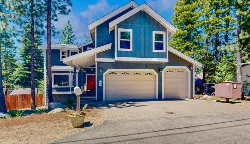 Five Bedroom Holiday Home