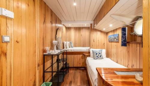 Twin Room with Private Bathroom