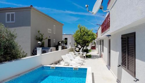 Three-Bedroom Apartment with Sofa Bed and Sea View (5 Adults)