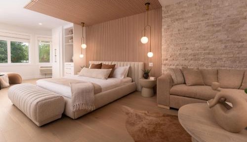 Superior King Suite with Balcony and Fireplace - Non-Smoking