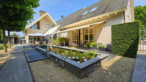 Quadruple Room with Private Bathroom