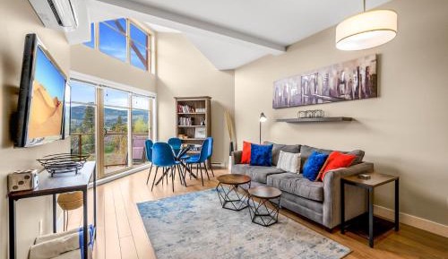 Apartment with Lake View