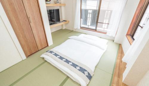 Four-Bedroom Apartment with Balcony 