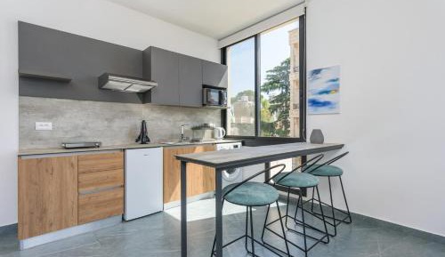 One-Bedroom Apartment with View