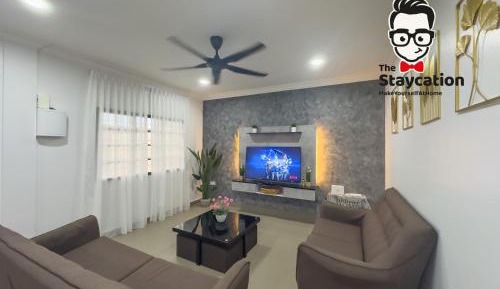 Three-Bedroom Holiday Home 