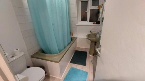 Basic Triple Room with Shared Bathroom