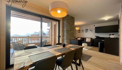 Apartment with Mountain View