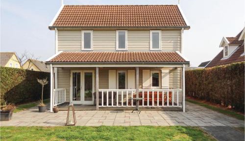 Three-Bedroom Holiday Home 