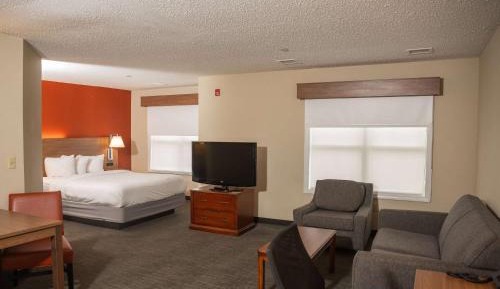 Queen Studio Suite - Non-Smoking