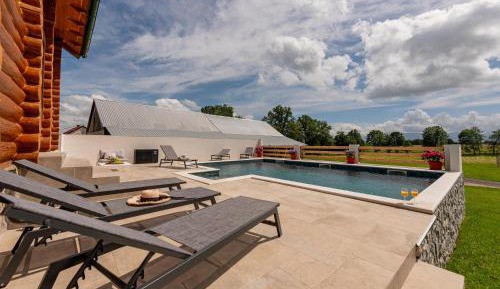 Three-Bedroom Holiday Home 