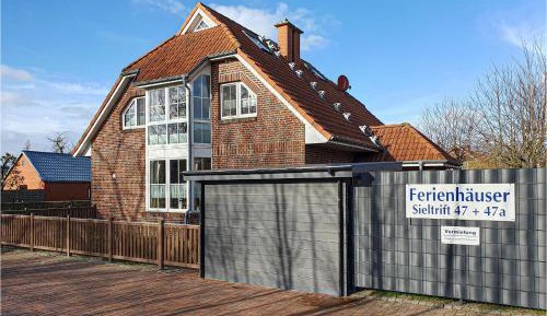 Three-Bedroom Holiday Home 