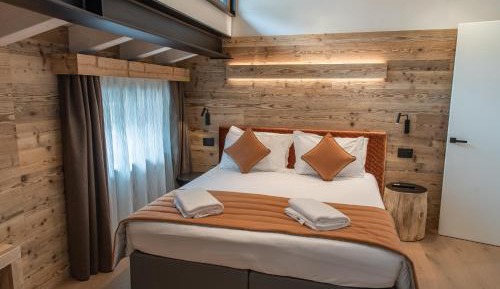One-Bedroom Apartment with Balcony and Mountain View  