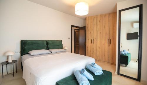 One-Bedroom Deluxe Apartment