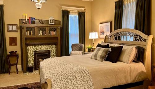 Deluxe Queen Room