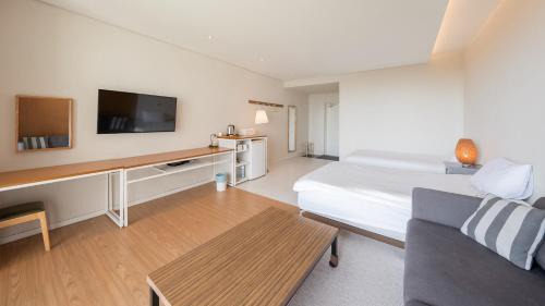 Double or Twin Room with Sea View