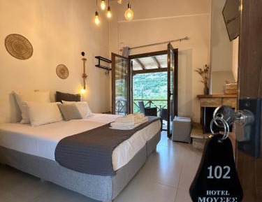 Deluxe Double or Twin Room with Mountain View