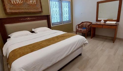 Villa with Garden View