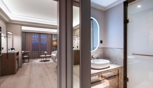 Deluxe King Room 