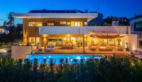 Villa - Beach Front