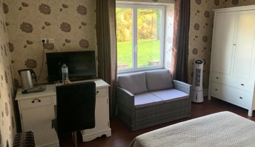 Economy Quadruple Room with Shared Bathroom