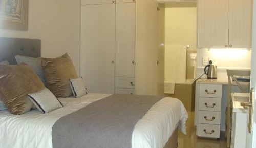 Deluxe Double Room (2 Adults + 1 Child)