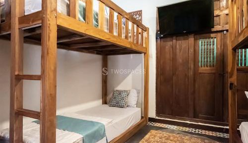 Quadruple Room with Private Bathroom
