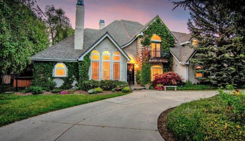 Five-Bedroom Holiday Home