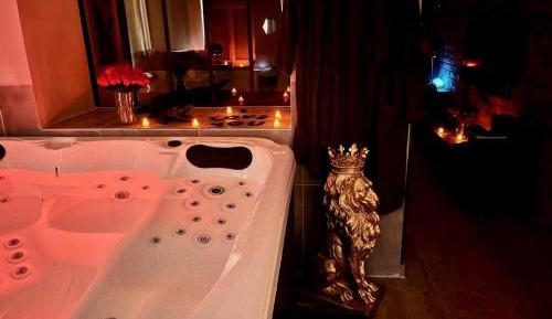 King Room with Spa Bath