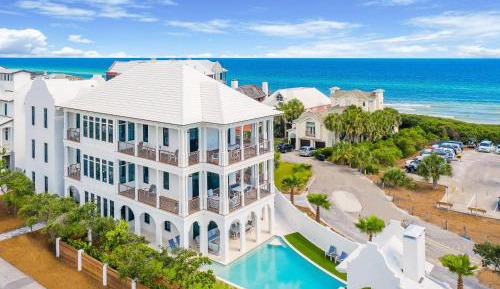 Eight-Bedroom Holiday Home